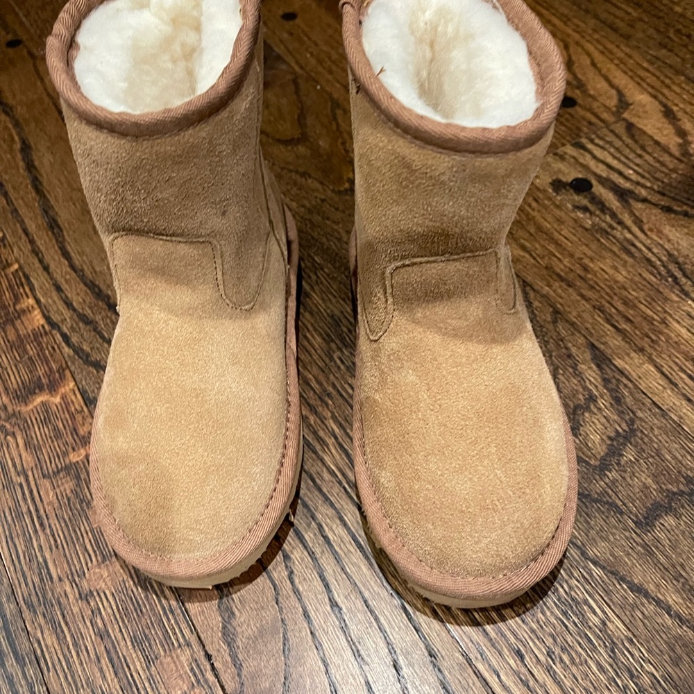Aussie Merino Kids Suede with Wool Blend Lining NWOB